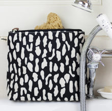 Load image into Gallery viewer, Brownstone Tall Black/White Rockpool Washbag