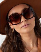 Load image into Gallery viewer, Sunglasses - Tortoise shell Brown
