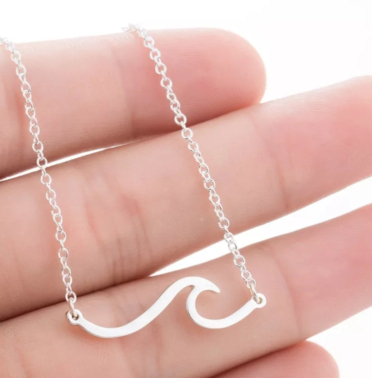 Beautiful Ocean Wave Necklace - silver