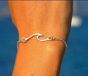 Beautiful Ocean Wave Bracelet - silver