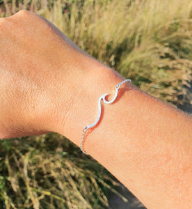 Beautiful Ocean Wave Bracelet - silver