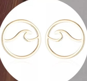 Ocean Wave Stud Earrings - Gold