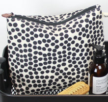 Load image into Gallery viewer, Brownstone Tall Black/White Spot Washbag
