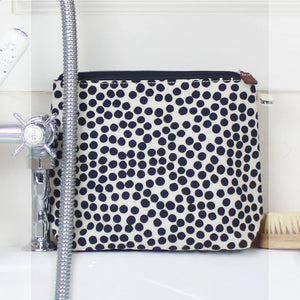 Brownstone Tall Black/White Spot Washbag